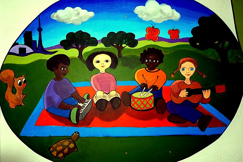 Colourful community mural by Ilias Toliadis